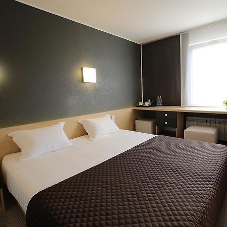 Futuro Hotel Бишкек Стая снимка