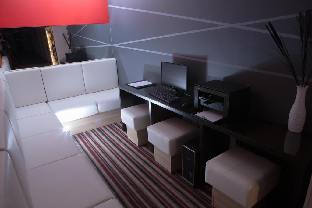Futuro Hotel Бишкек Екстериор снимка