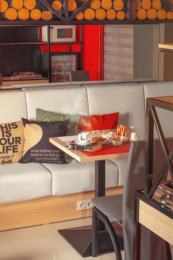 Futuro Hotel Бишкек Екстериор снимка