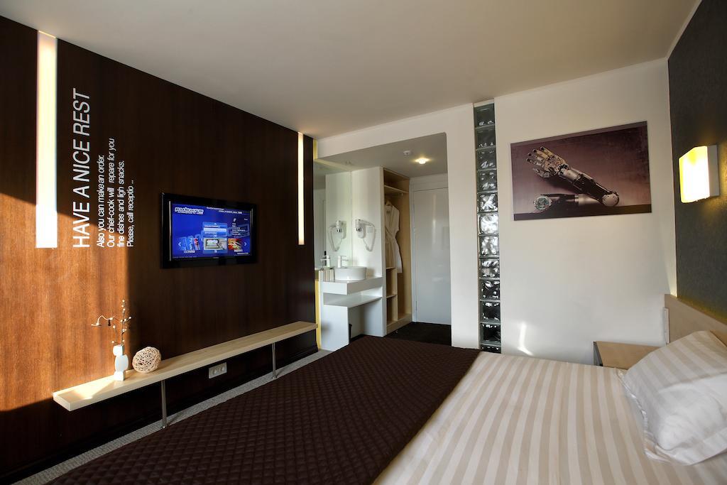 Futuro Hotel Бишкек Стая снимка