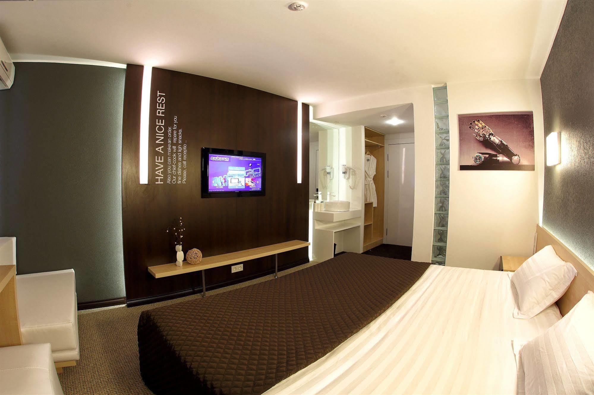Futuro Hotel Бишкек Екстериор снимка